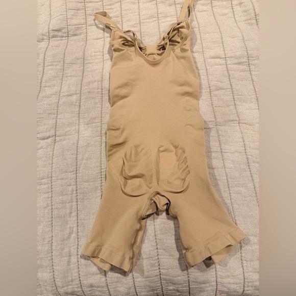 Skims Seamless Sculpt Mid Thigh Bodysuit - Picture 6 of 6